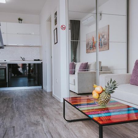 Apartments & Rooms Danivan Pool Villas B Новаля Стая снимка