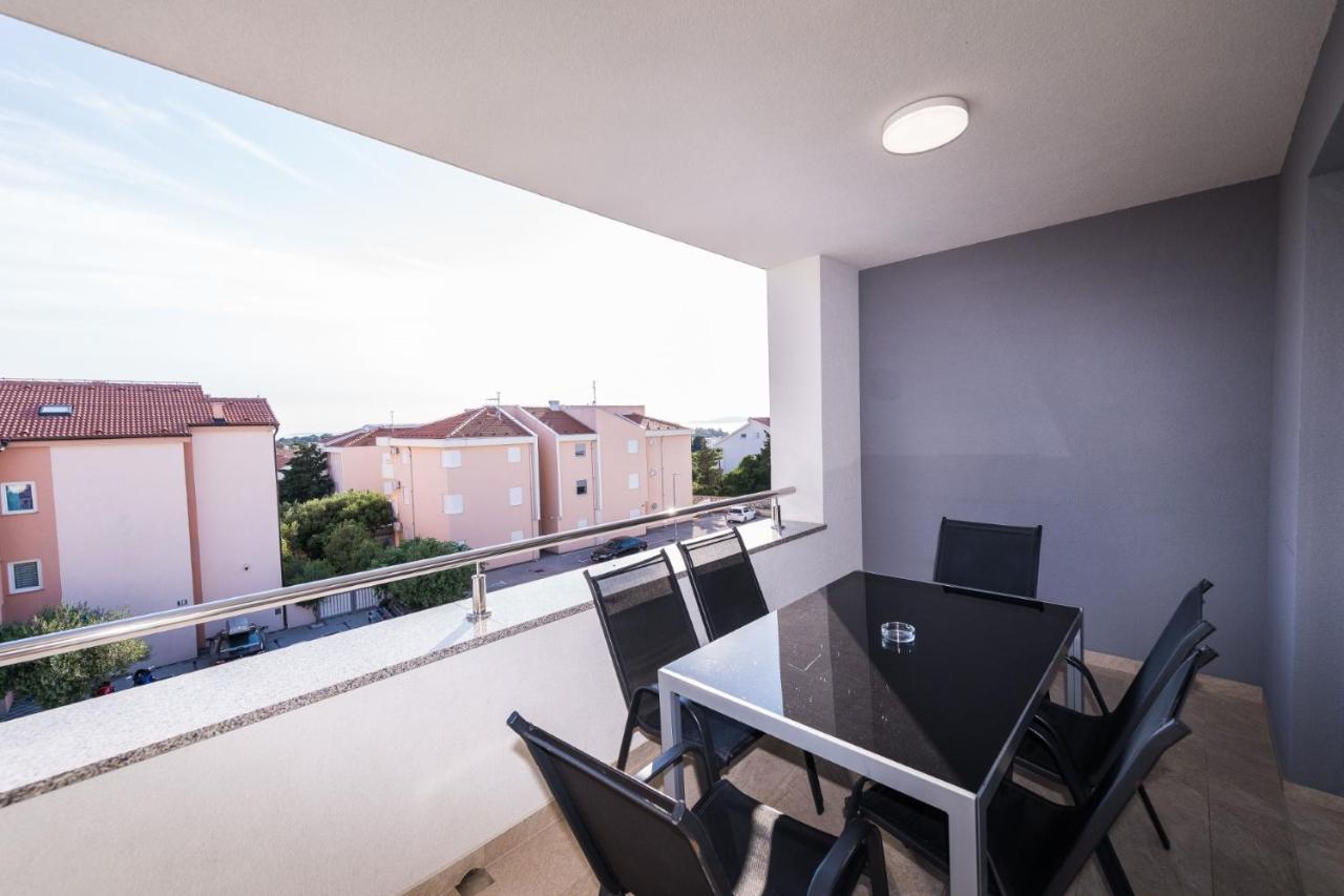 Apartments & Rooms Danivan Pool Villas B Новаля Екстериор снимка