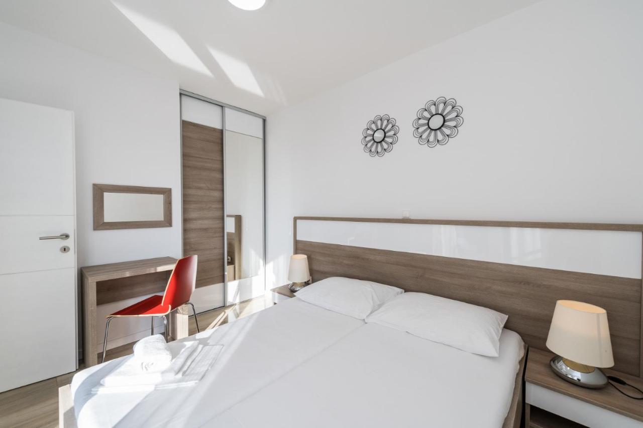 Apartments & Rooms Danivan Pool Villas B Новаля Екстериор снимка