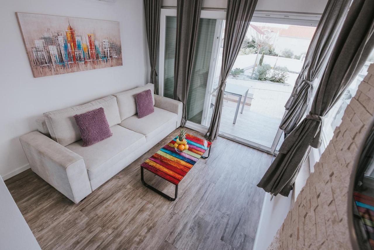 Apartments & Rooms Danivan Pool Villas B Новаля Стая снимка
