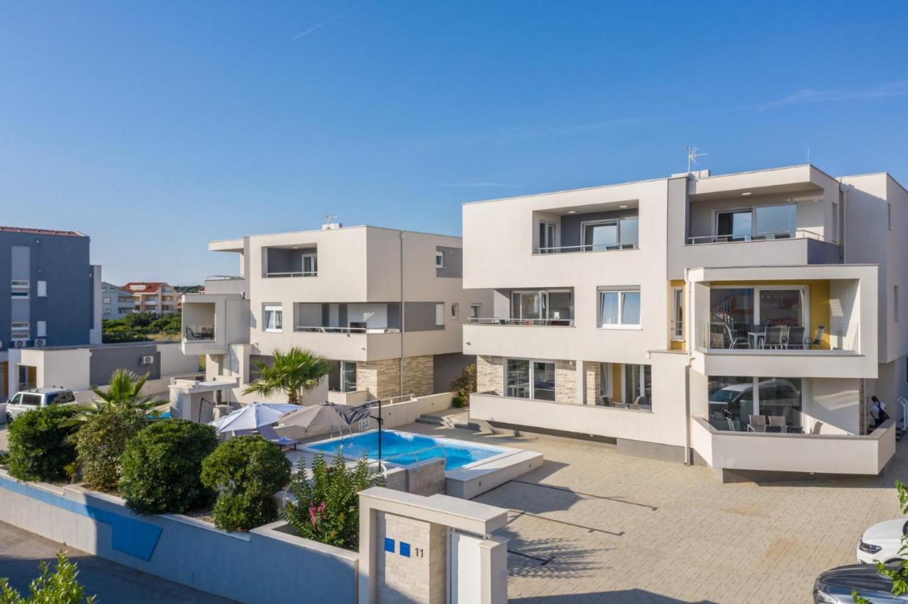 Apartments & Rooms Danivan Pool Villas B Новаля Екстериор снимка