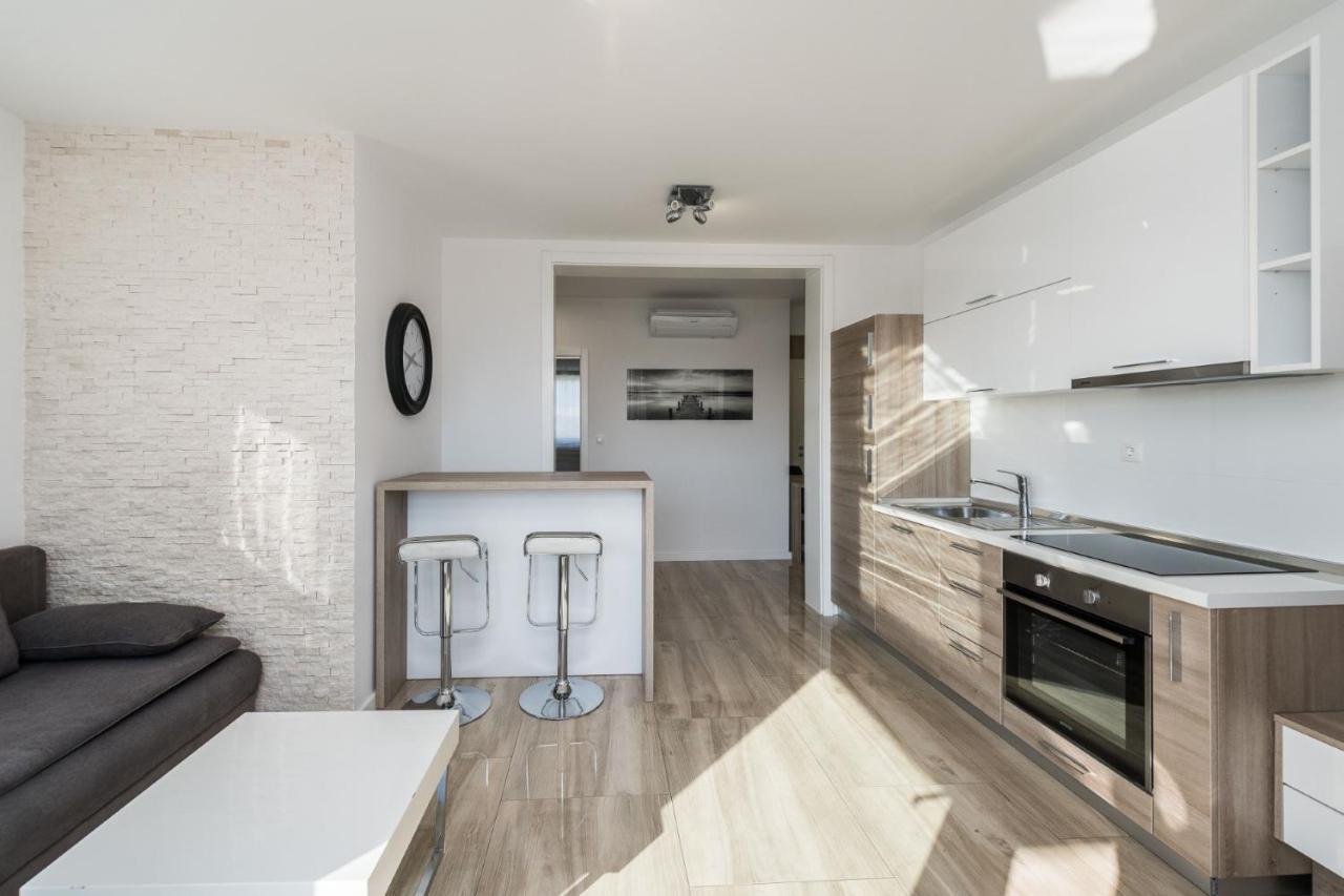 Apartments & Rooms Danivan Pool Villas B Новаля Екстериор снимка
