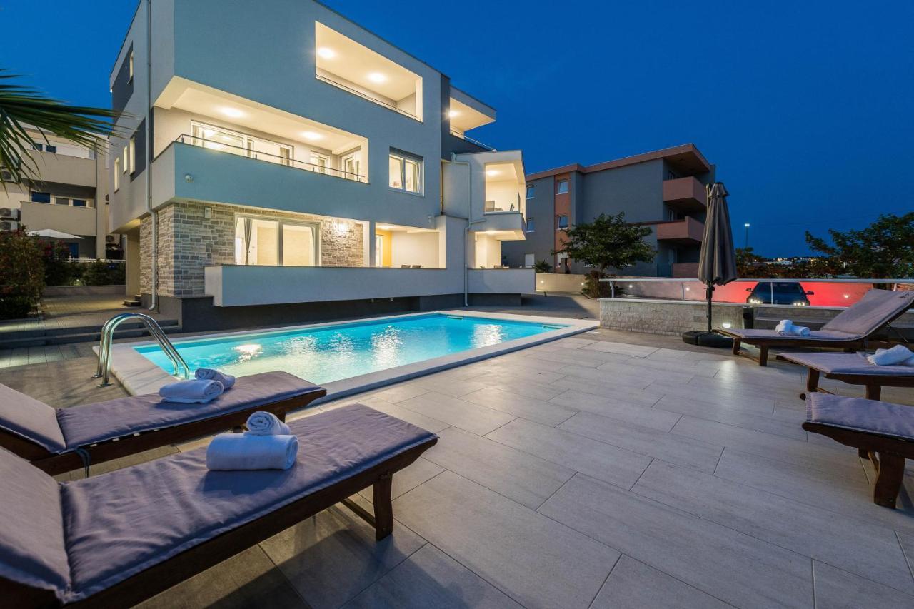 Apartments & Rooms Danivan Pool Villas B Новаля Екстериор снимка
