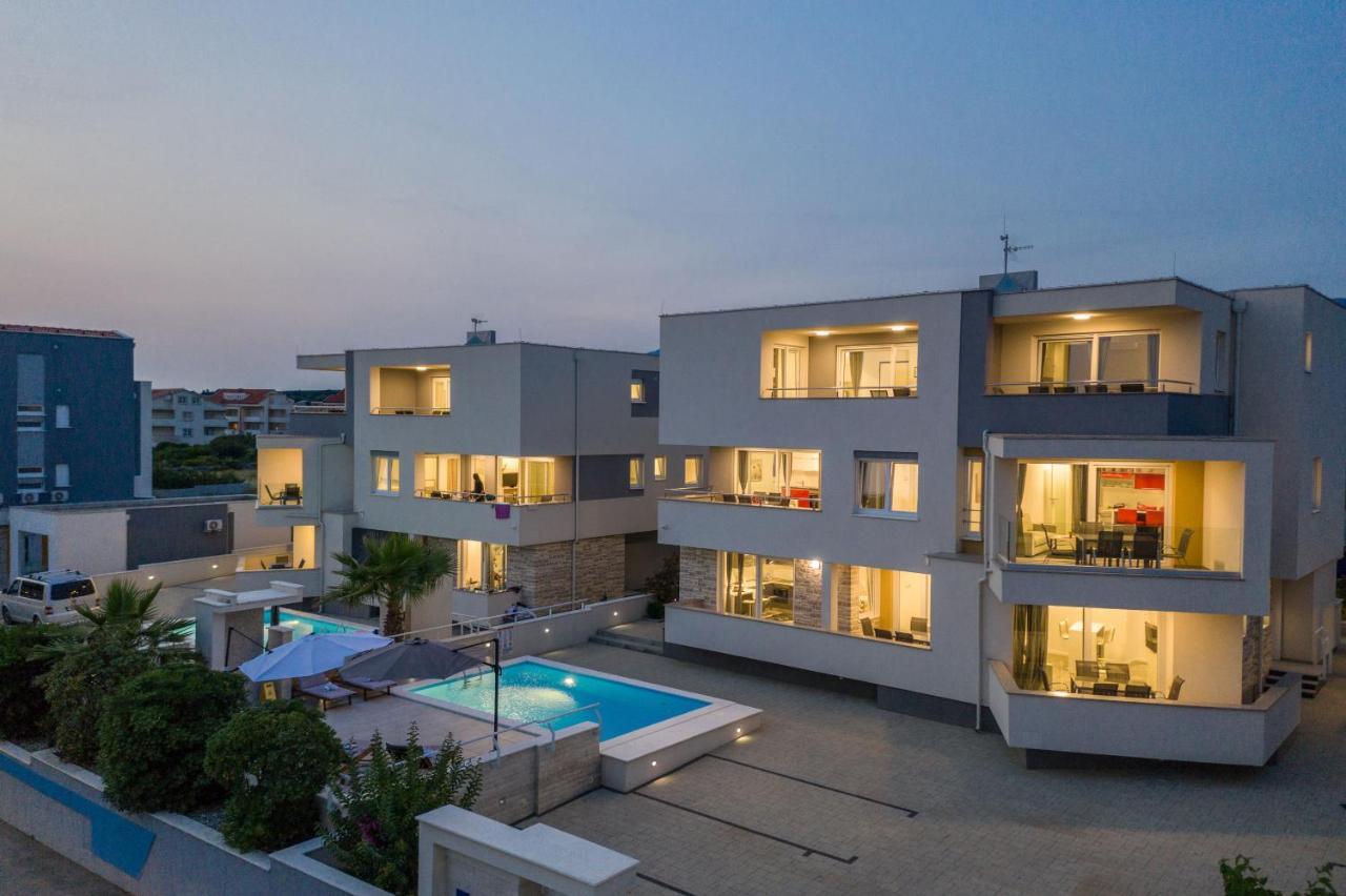 Apartments & Rooms Danivan Pool Villas B Новаля Екстериор снимка