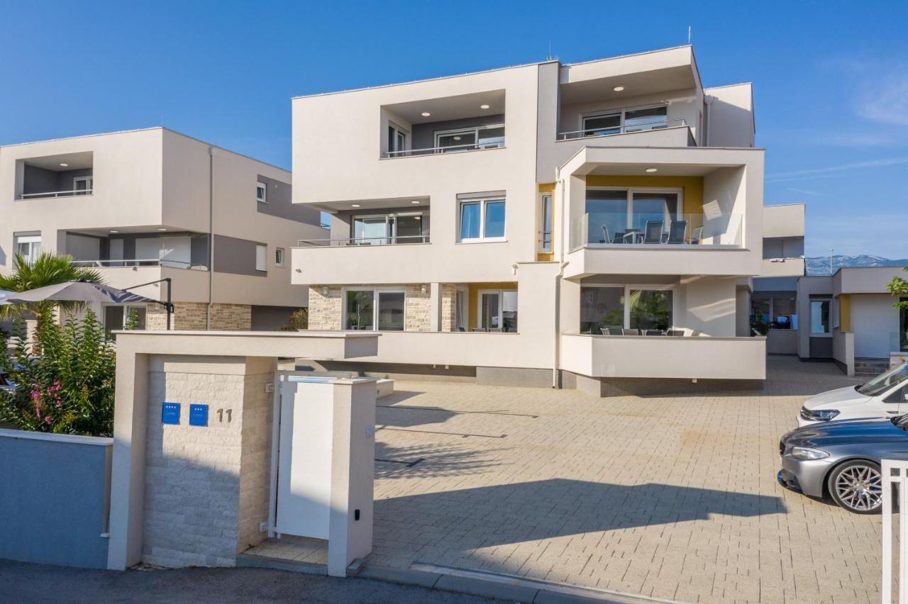 Apartments & Rooms Danivan Pool Villas B Новаля Екстериор снимка
