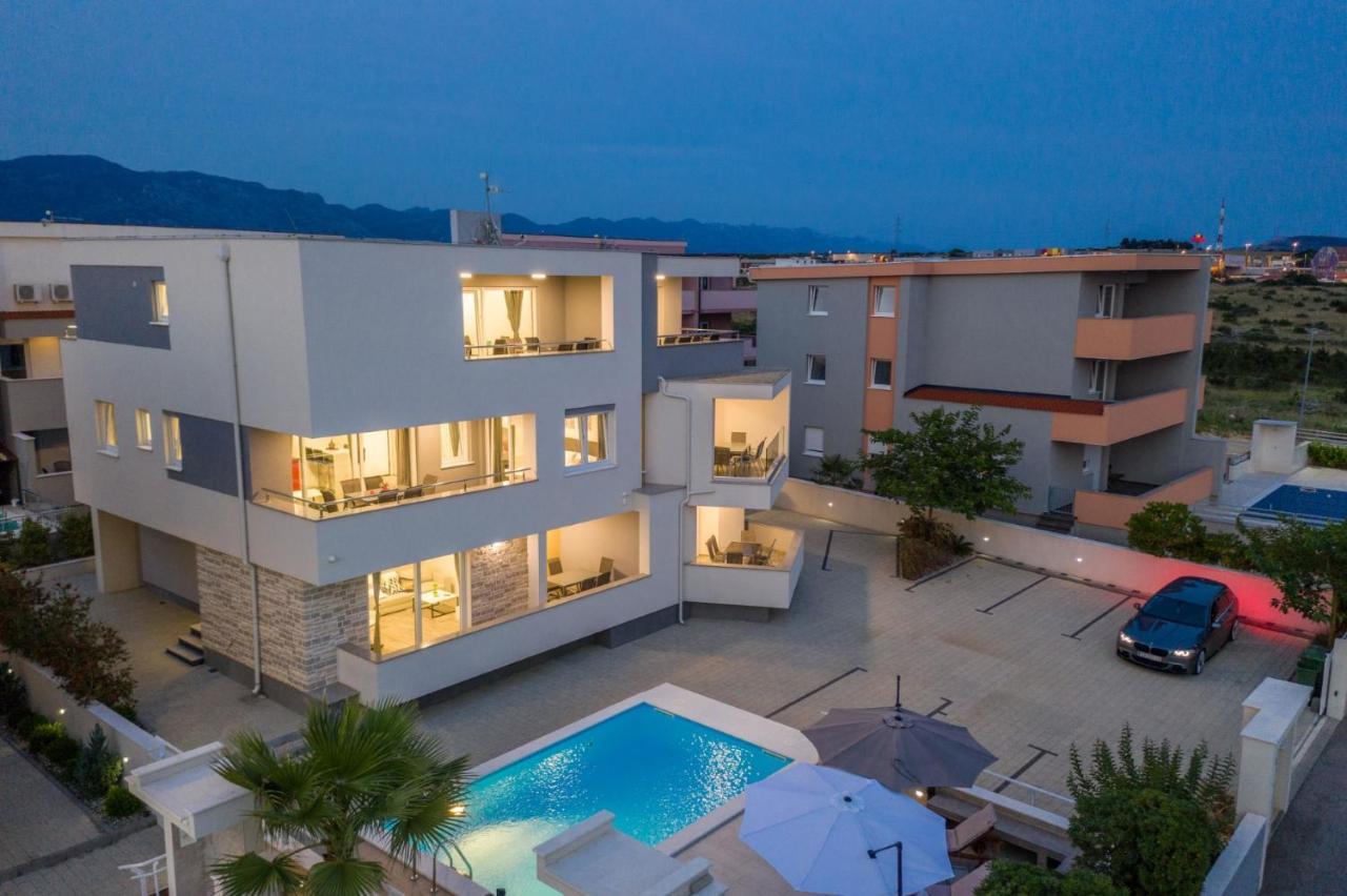 Apartments & Rooms Danivan Pool Villas B Новаля Екстериор снимка