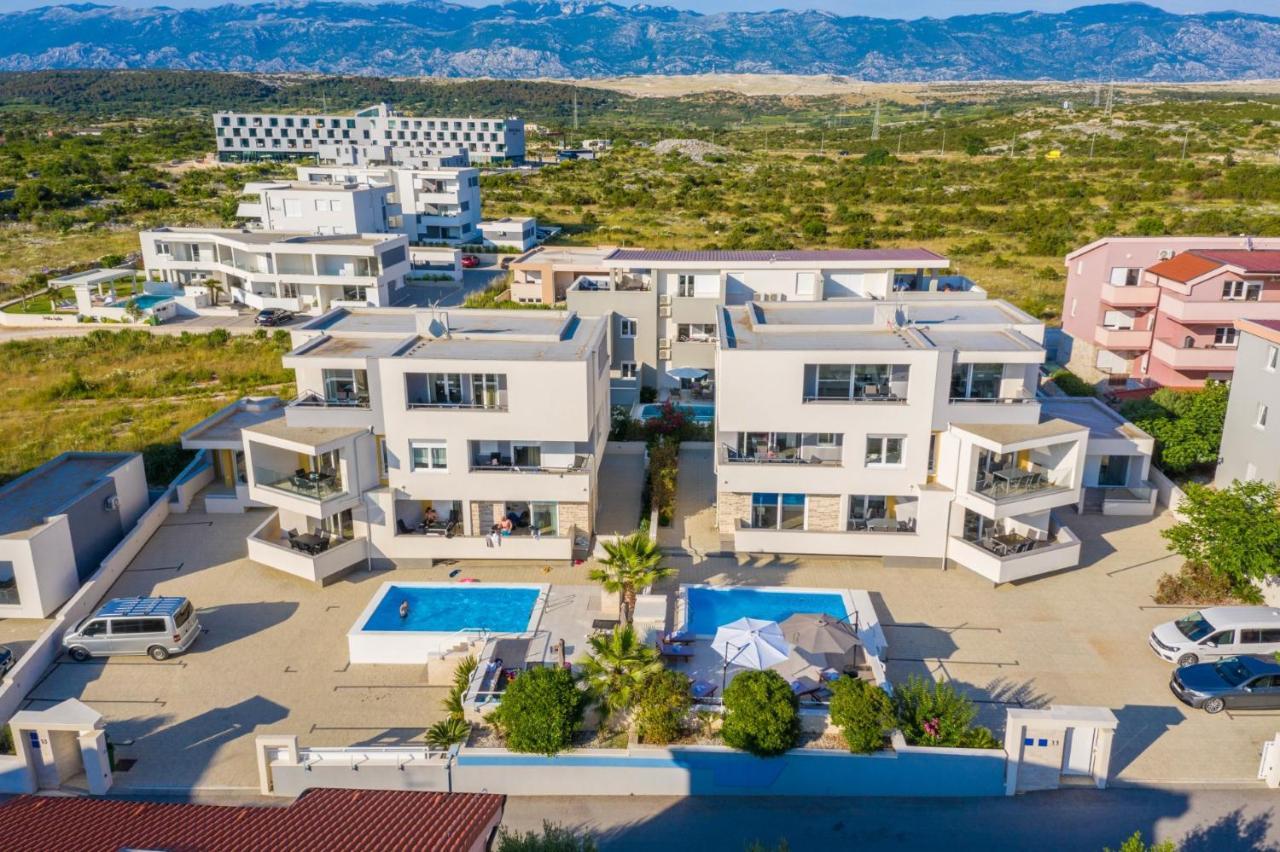 Apartments & Rooms Danivan Pool Villas B Новаля Екстериор снимка