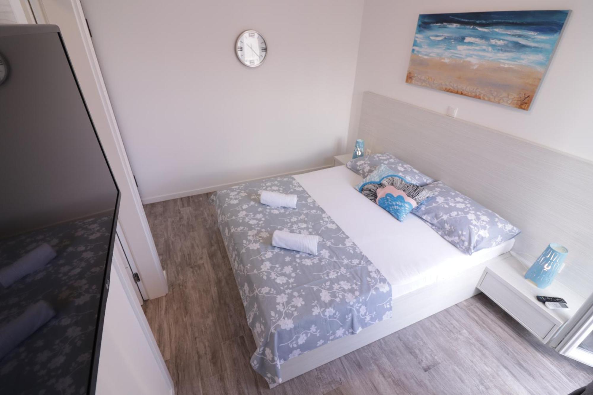 Apartments & Rooms Danivan Pool Villas B Новаля Стая снимка