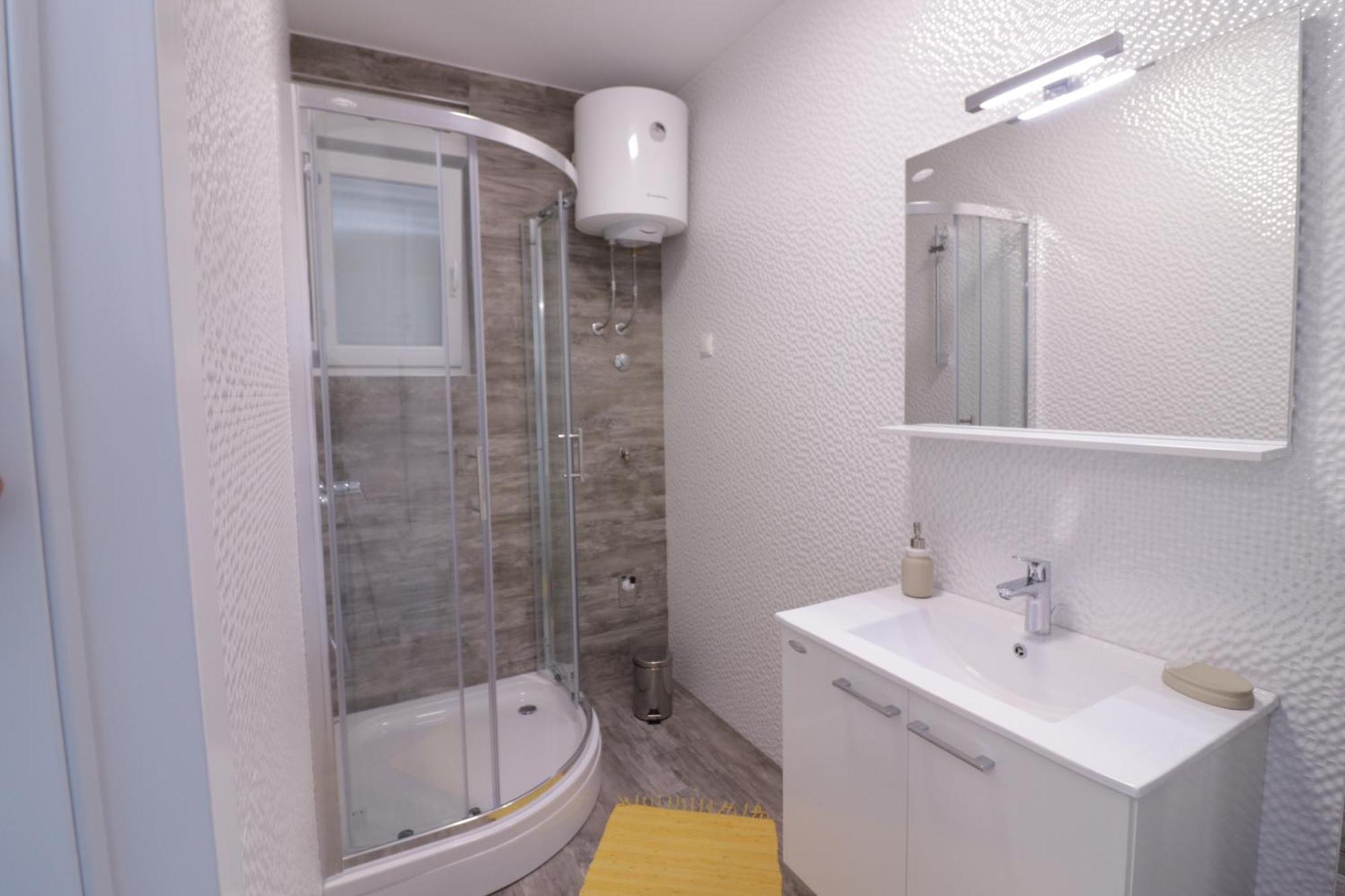 Apartments & Rooms Danivan Pool Villas B Новаля Стая снимка