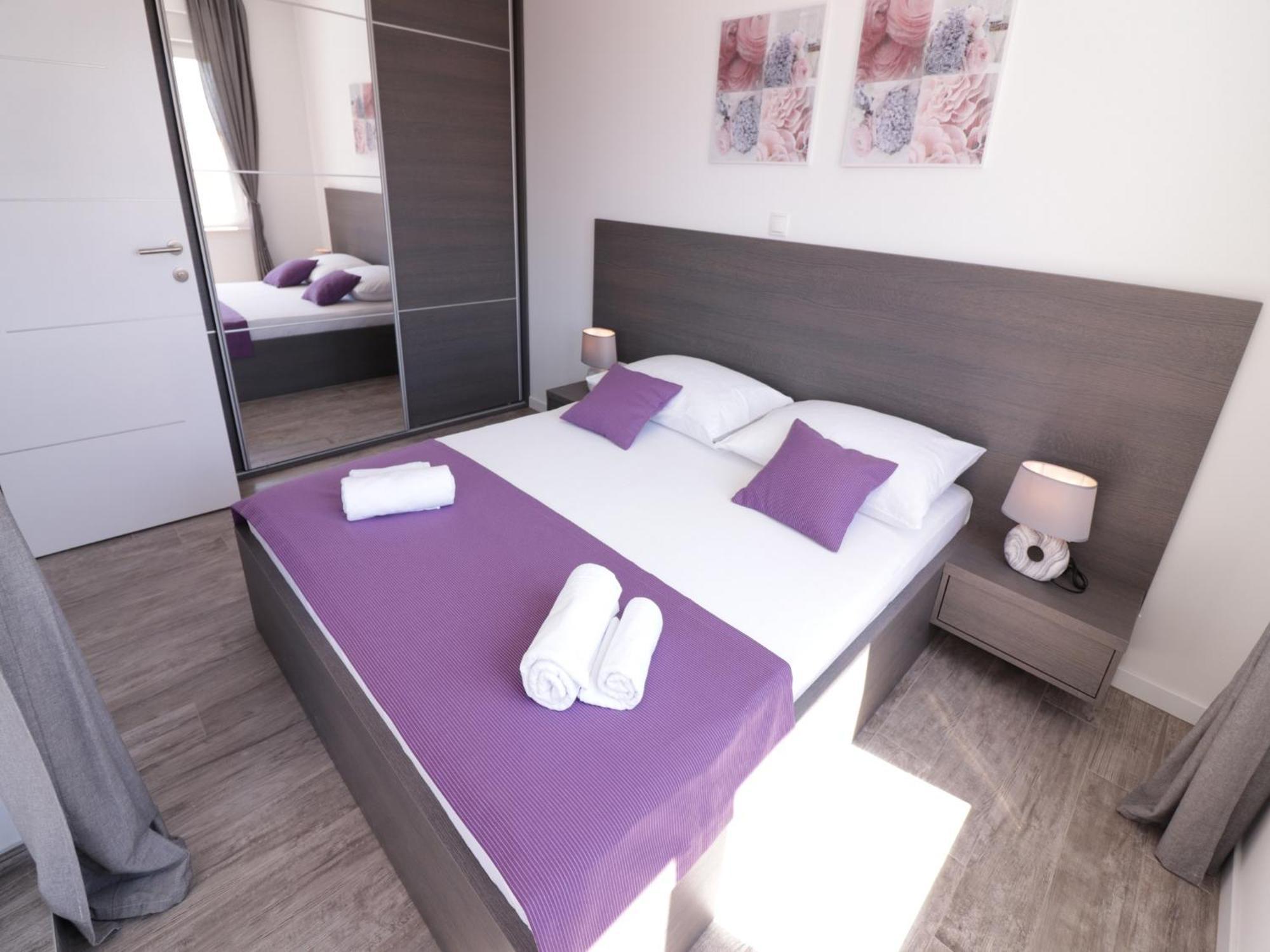 Apartments & Rooms Danivan Pool Villas B Новаля Стая снимка