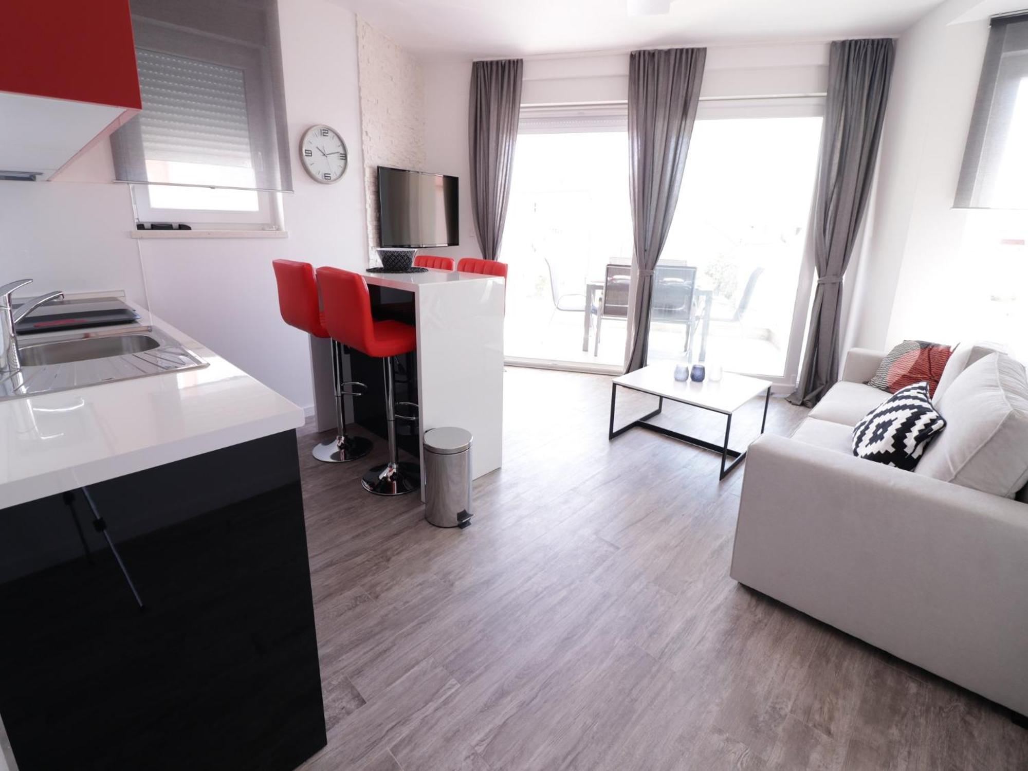 Apartments & Rooms Danivan Pool Villas B Новаля Стая снимка