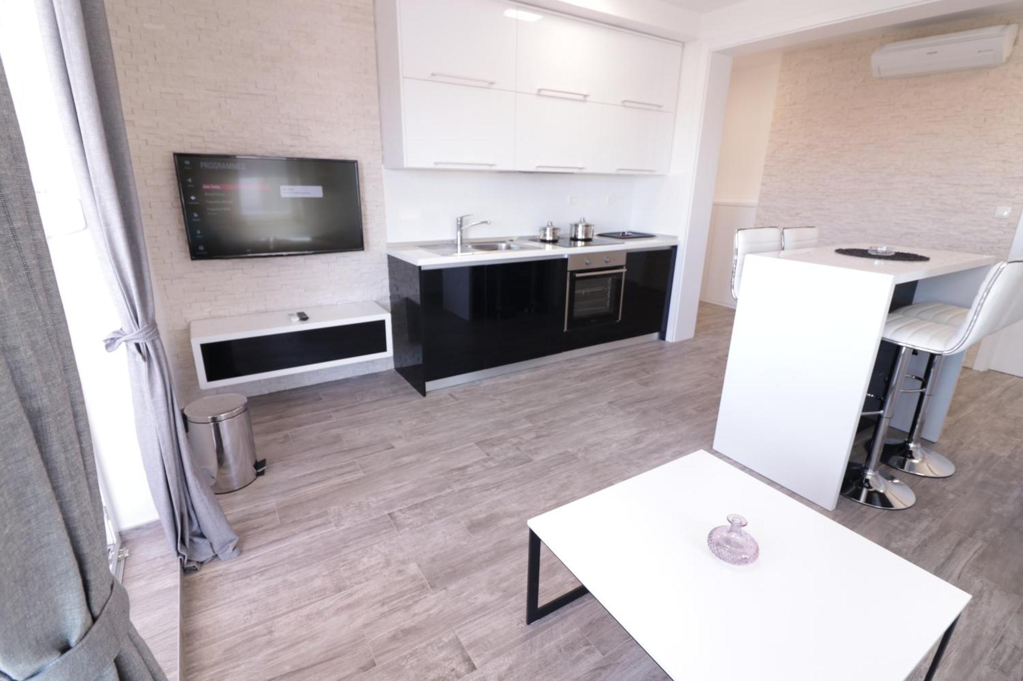Apartments & Rooms Danivan Pool Villas B Новаля Стая снимка