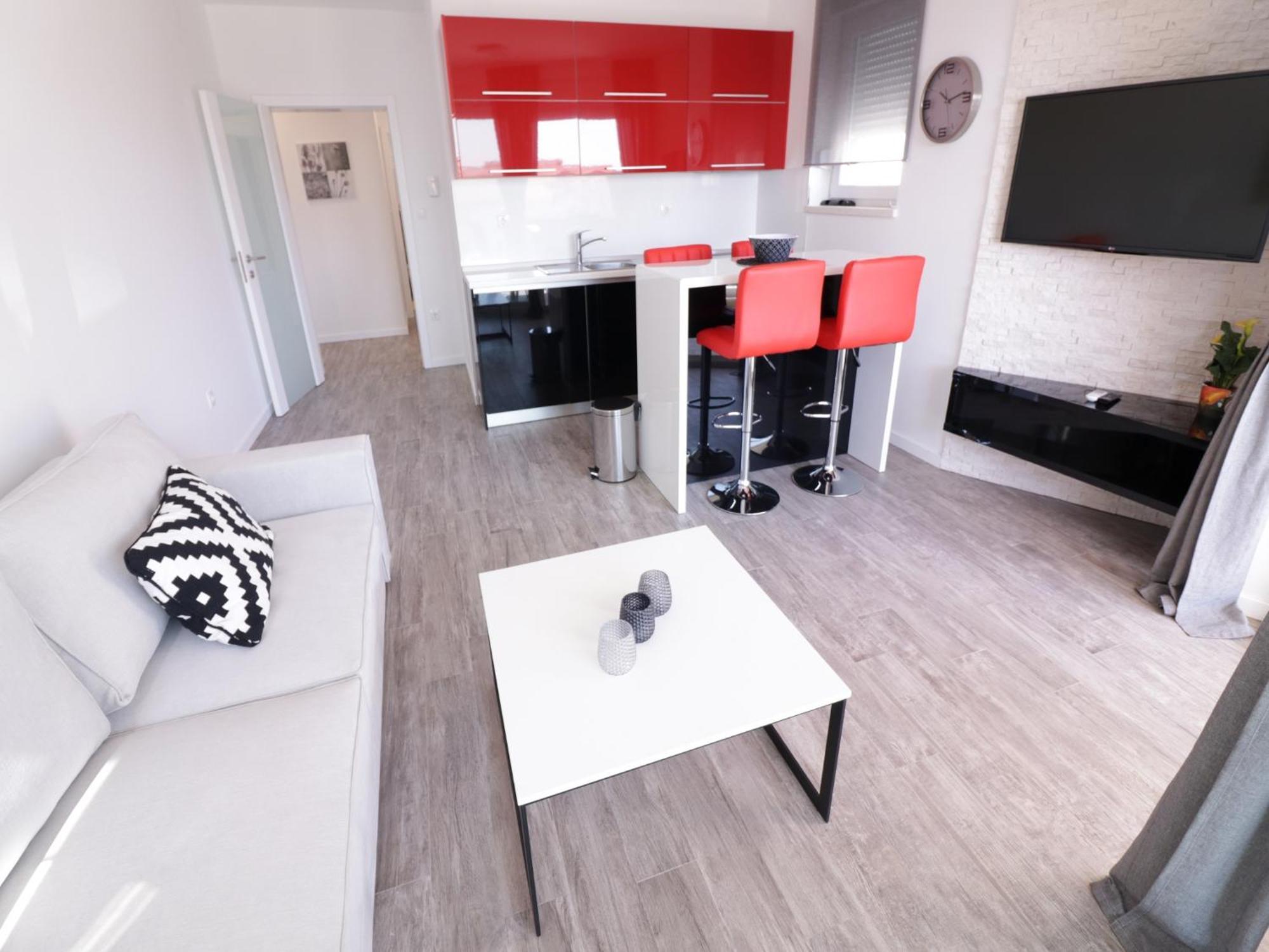 Apartments & Rooms Danivan Pool Villas B Новаля Стая снимка