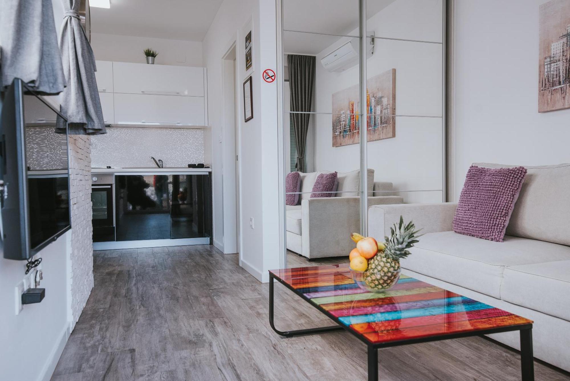 Apartments & Rooms Danivan Pool Villas B Новаля Стая снимка